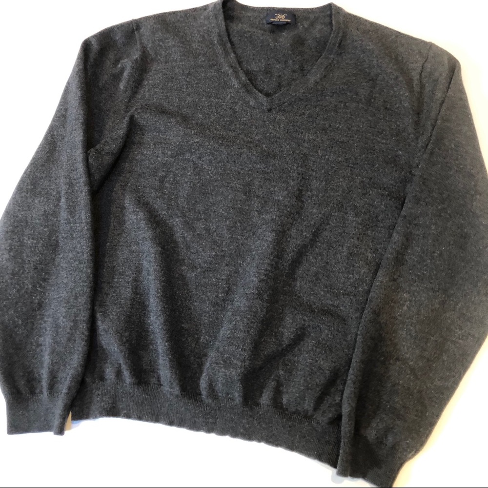 “346” Brooks Brothers men’s Sweater v neck Sz XL